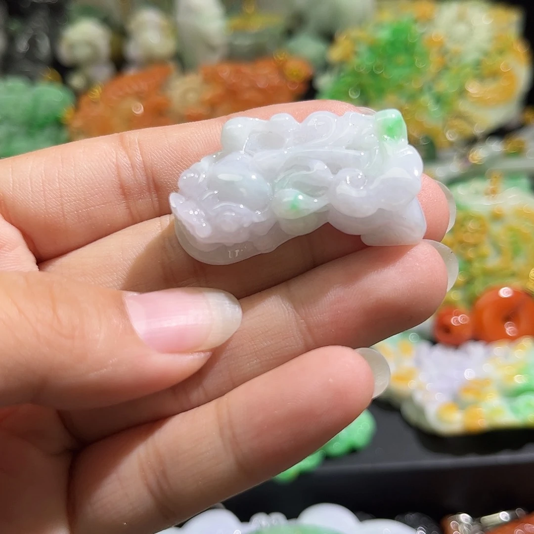 翡翠未镶嵌颈饰待编织
