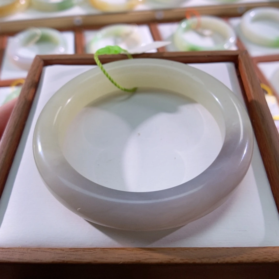 【闪购商品】未镶嵌手镯和田玉
