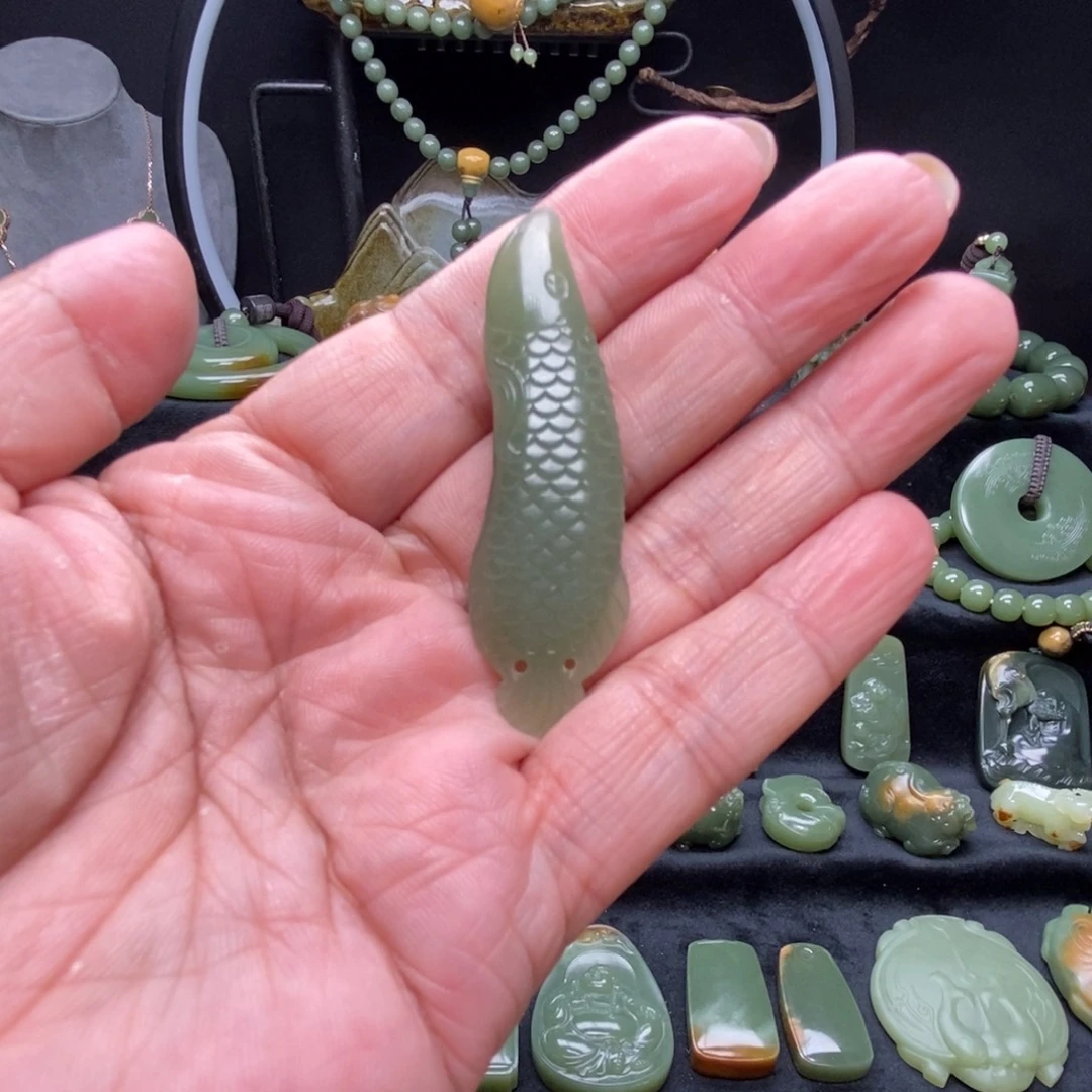 未镶嵌岫岩老玉（透闪石质玉）挂件