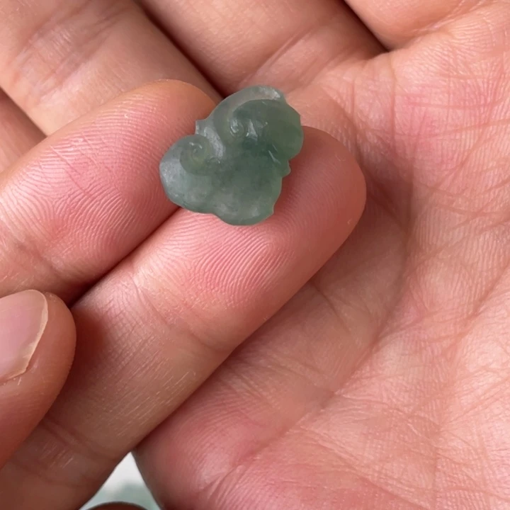 定制翡翠未镶嵌如意