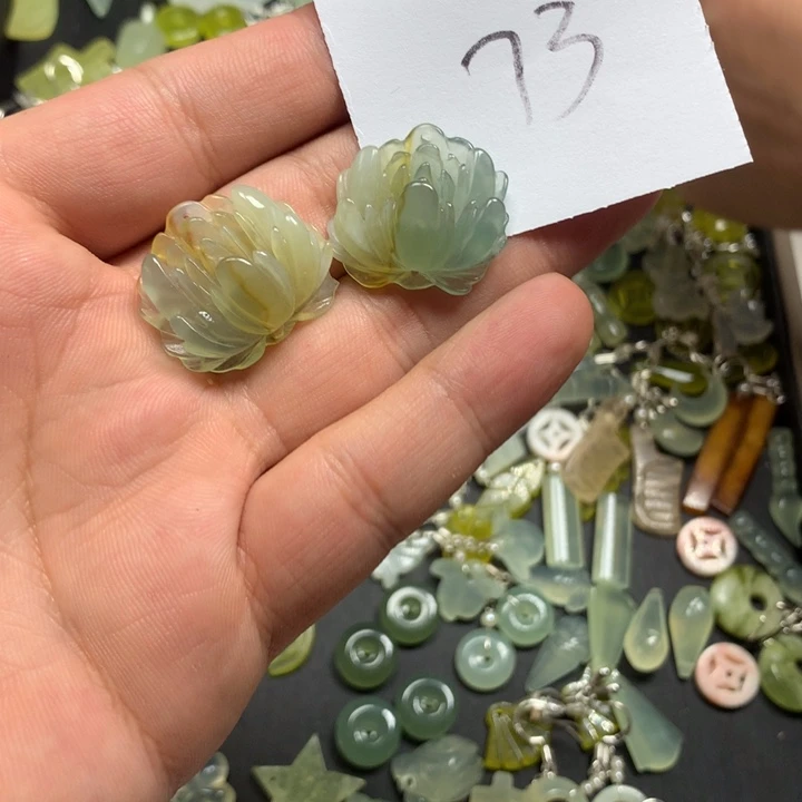浮***佳蛇纹石玉未镶嵌耳钉
