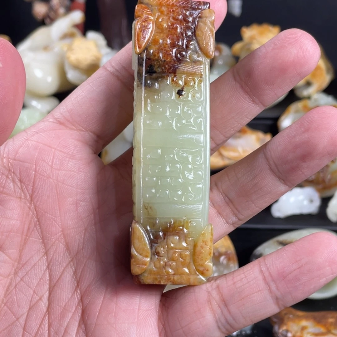 金***资和田玉未镶嵌颈饰