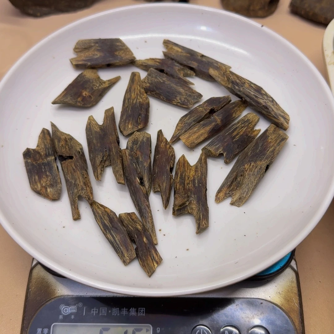 弯***船沉香沉香碎屑汝湖高油树枝料51克