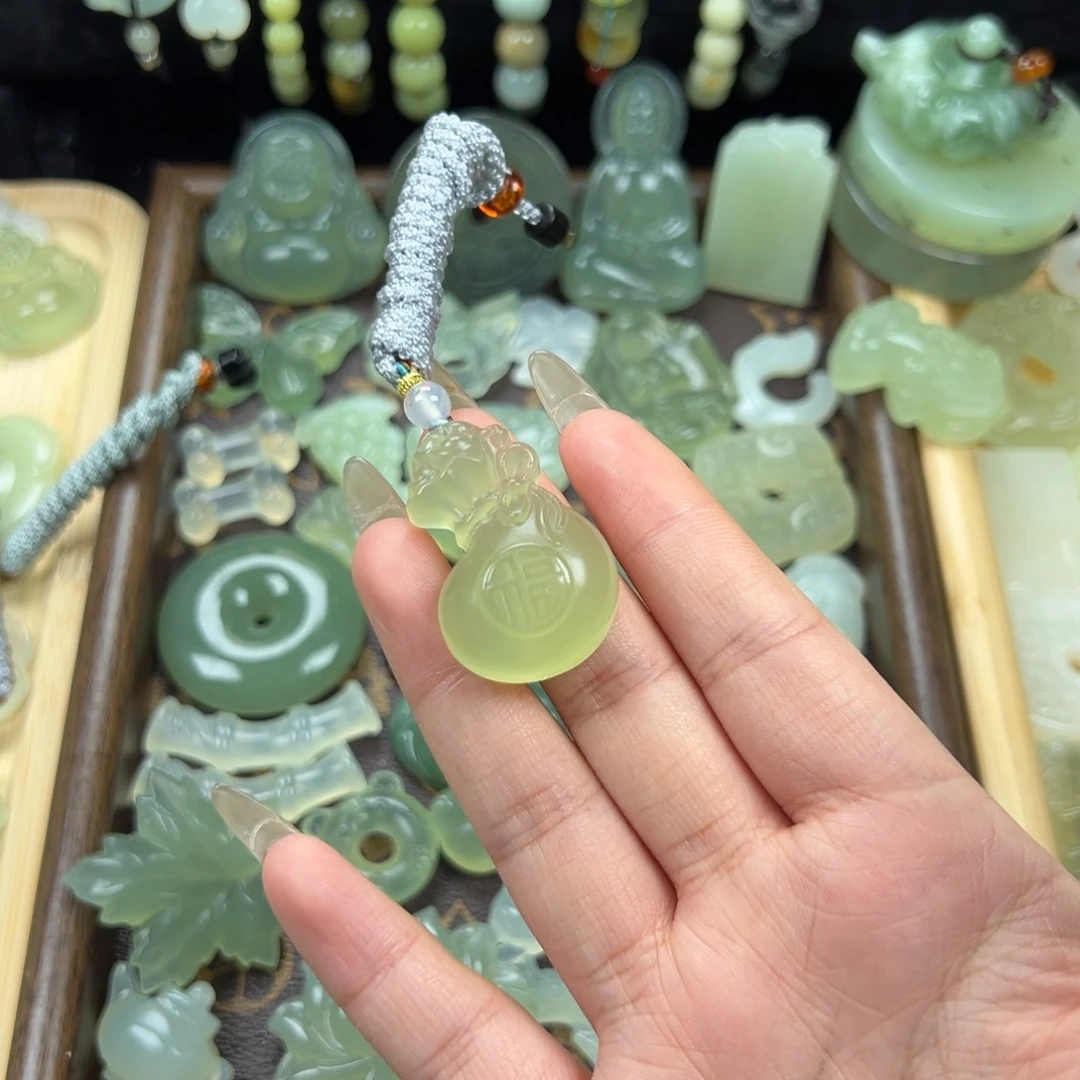 油***头合金蛇纹石玉颈饰钱袋