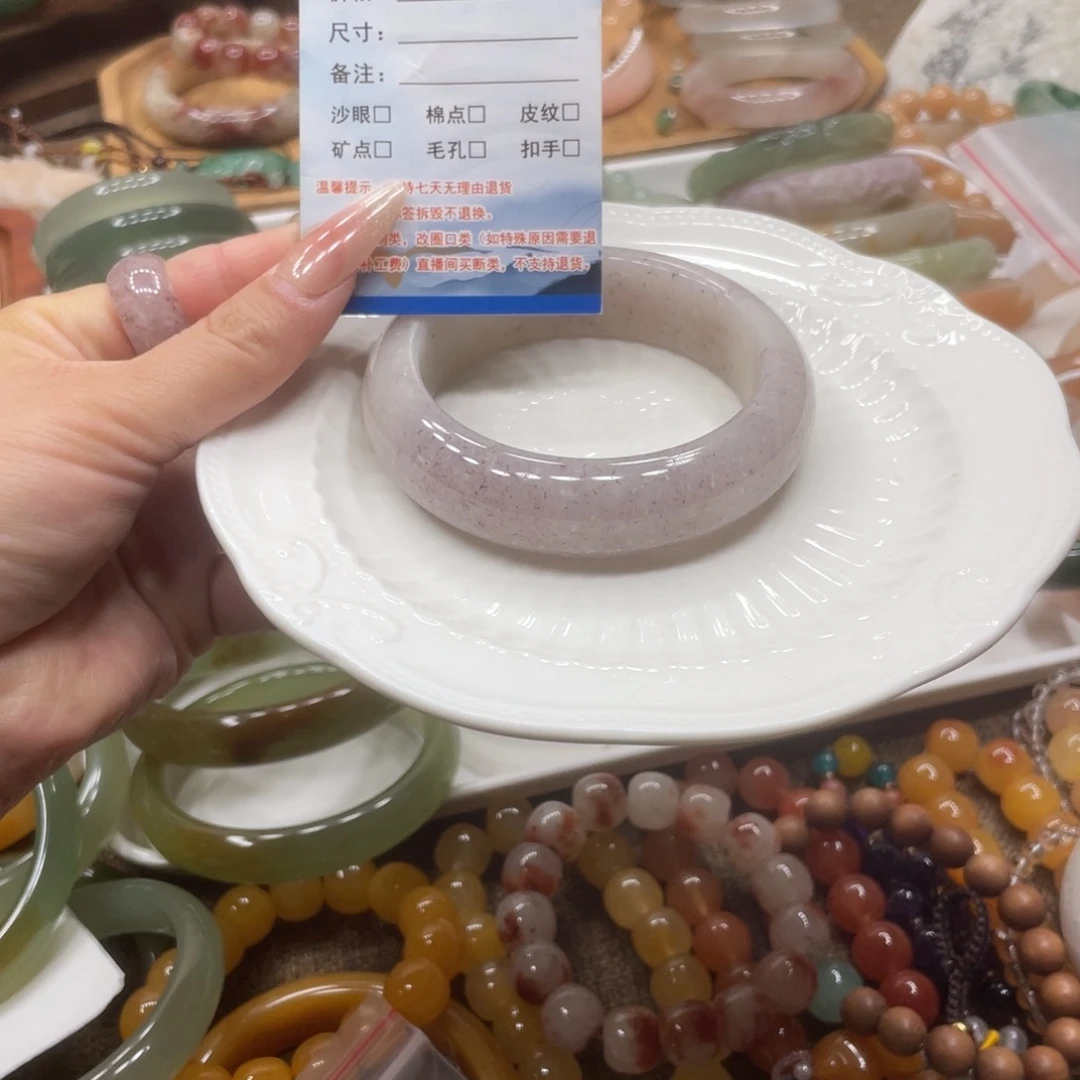 文***嘉石英岩玉未镶嵌手镯