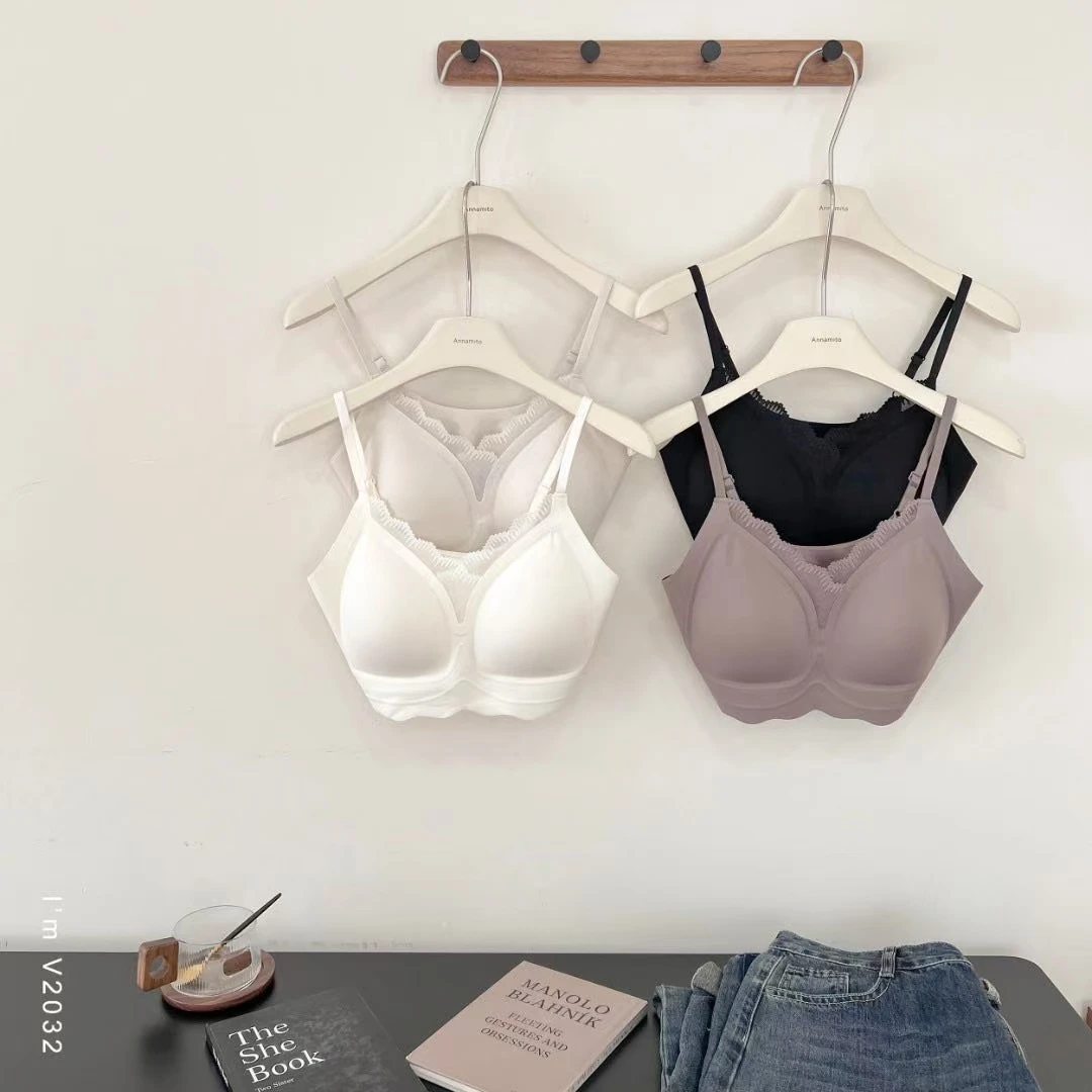 【超舒适】无痕提拉果冻条乳胶固定一体杯蕾丝边裸感美背背心