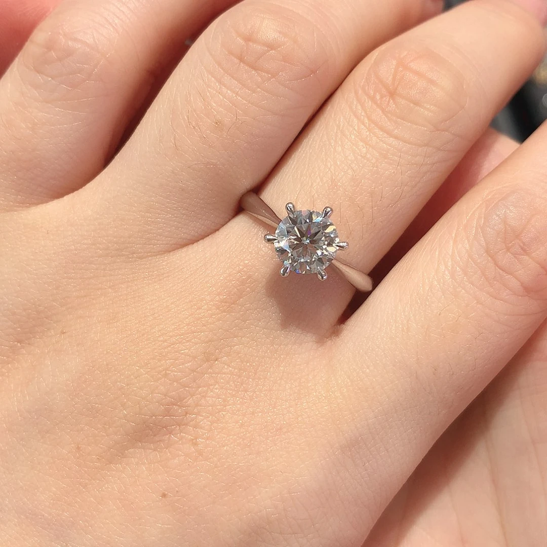 实验室培育钻石铂Pt950镶嵌经典六爪1.5克拉