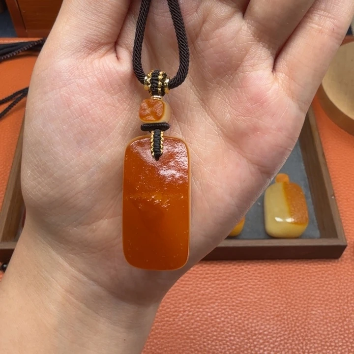 蜜蜡未镶嵌吊坠(赠链)