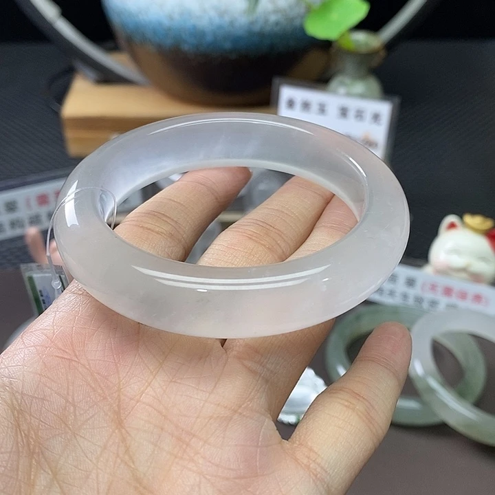 石英质玉（金丝玉）手镯未镶嵌你****?