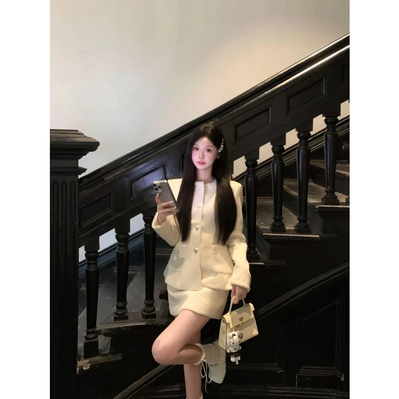 法式小香风时髦气质白色圆领外套秋冬高腰休闲A字显瘦半身裙套装