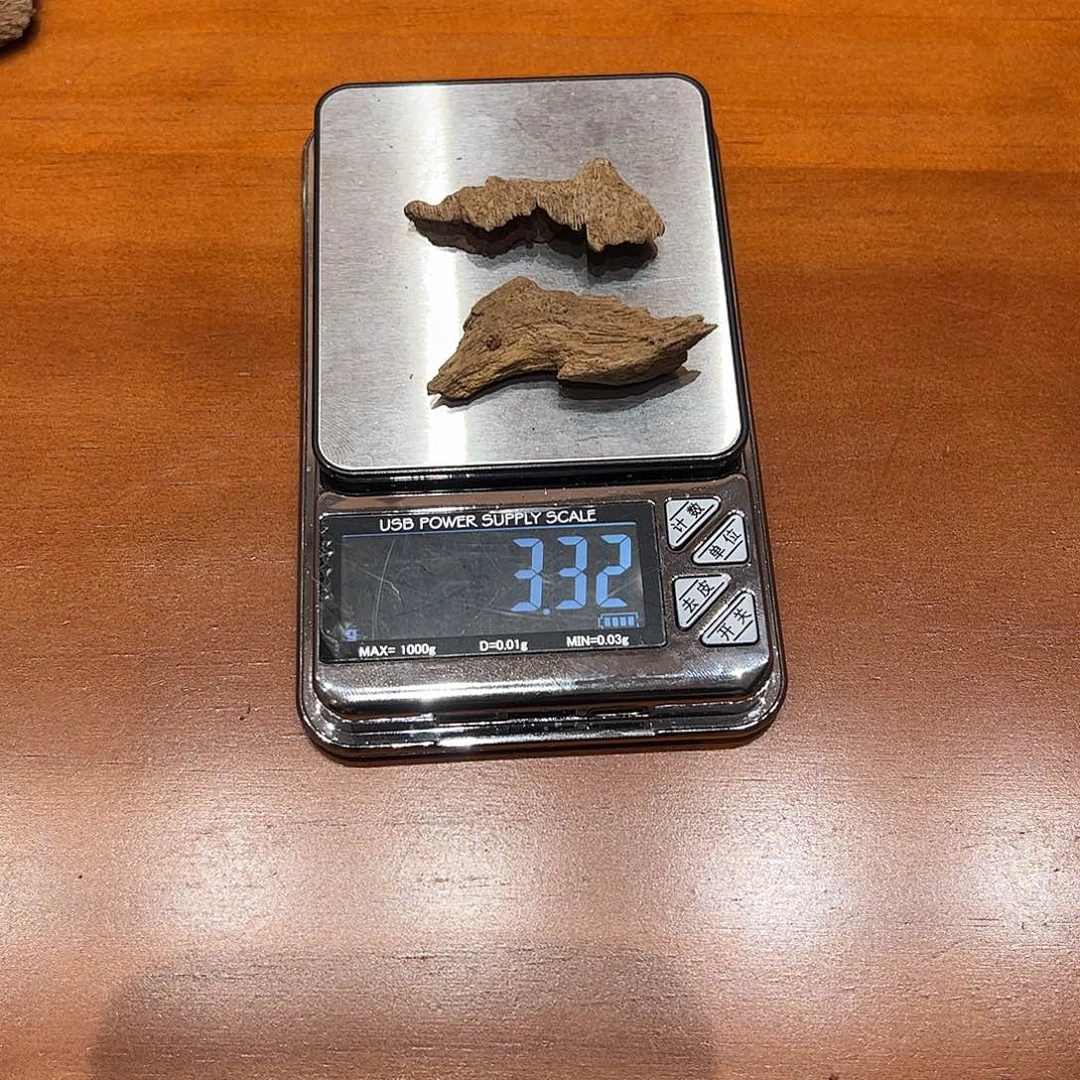 沉香沉香碎屑越南广平红土沉香3.3g