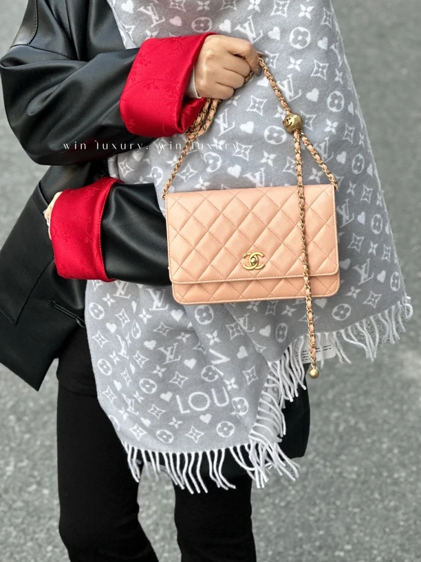 99新 Chanel/香奈儿 香奈儿珊瑚粉金金球发财woc斜挎包芯片款