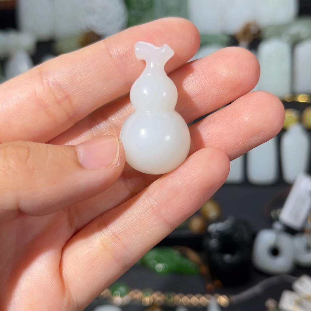 和田玉未镶嵌吊坠(赠链)