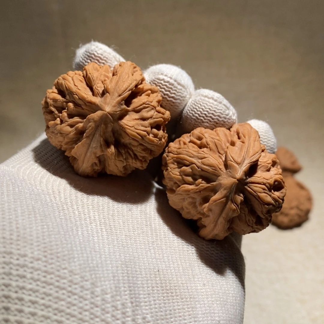 文玩核桃把件红锦鲤