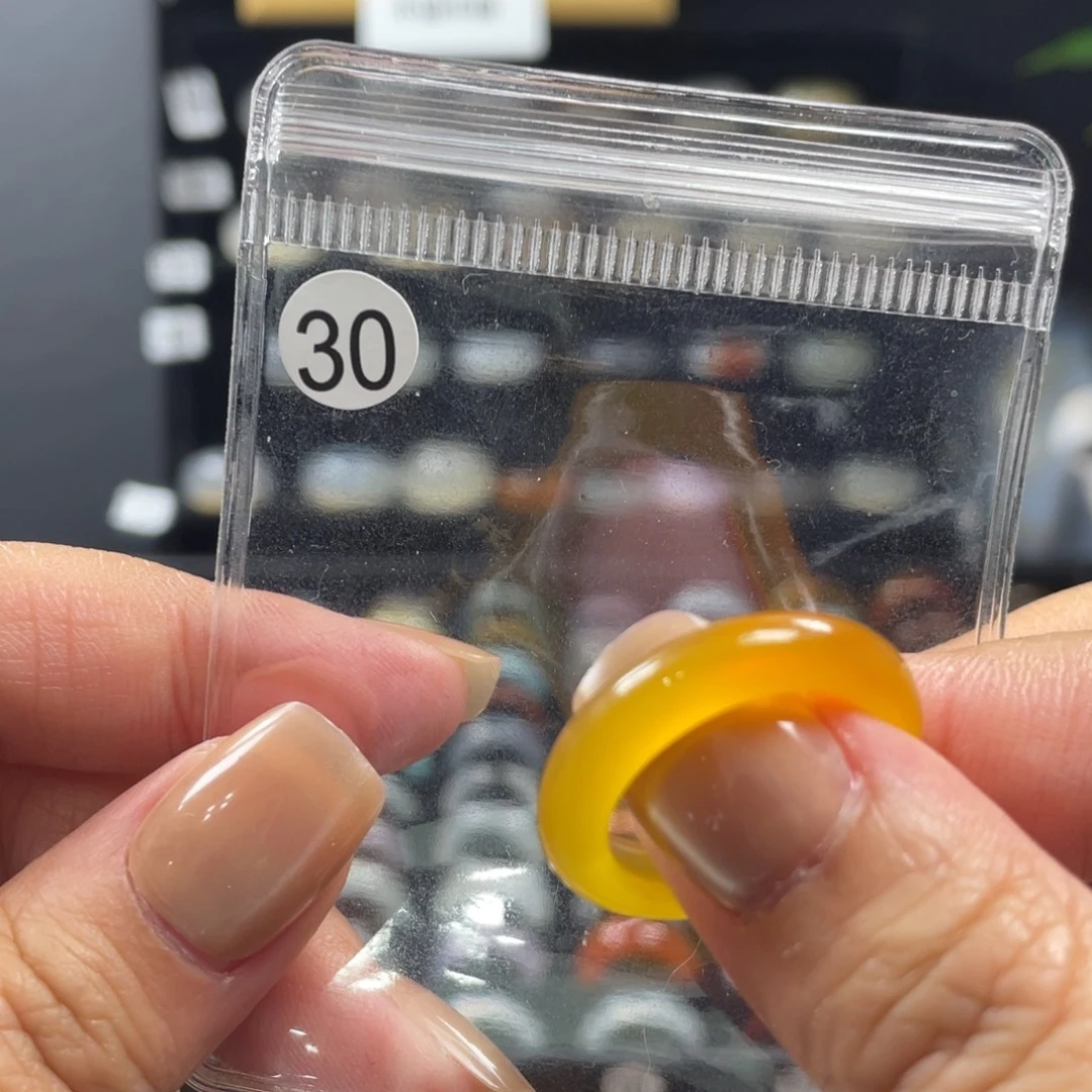 玛瑙/玉髓未镶嵌戒指30号港码18直径18.2（非质量问题.不退不换）