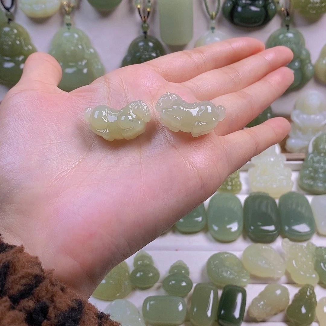 力****和田玉未镶嵌颈饰