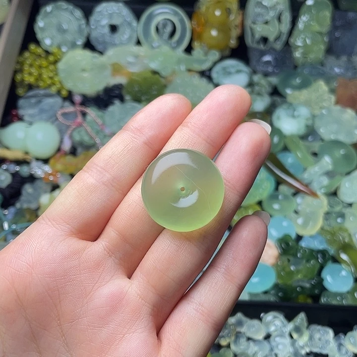 蛇纹石玉合金颈饰平安扣