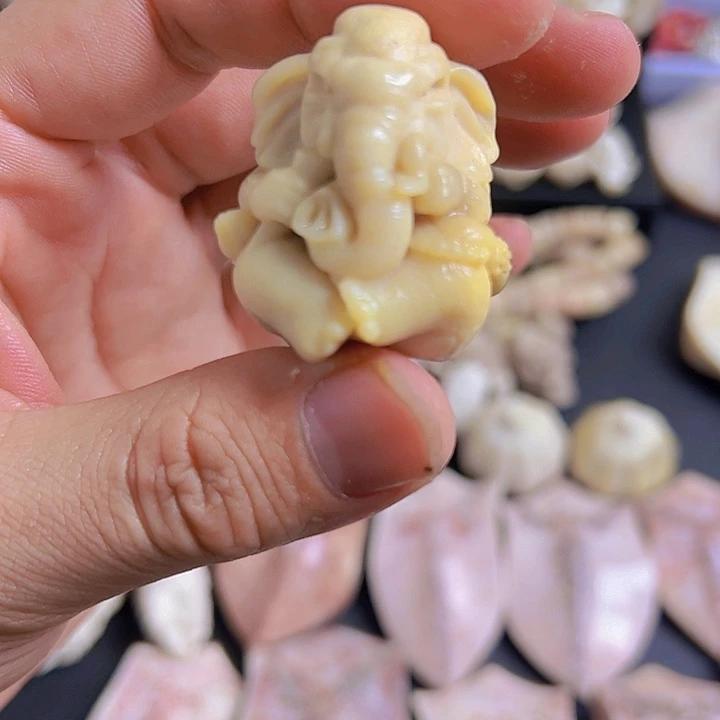 喜***呀养殖鹿角雕刻小象，