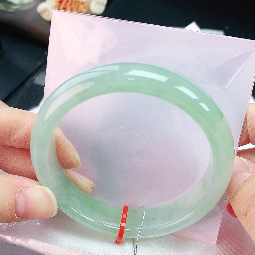 翡翠手镯未镶嵌57圈