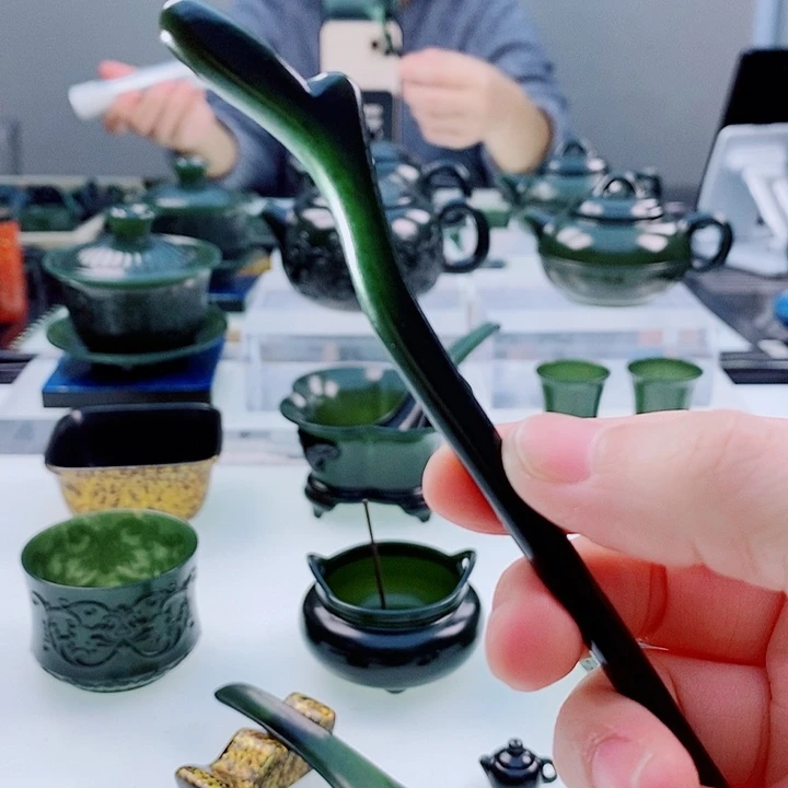 和田玉（青玉）未镶嵌把件微瑕