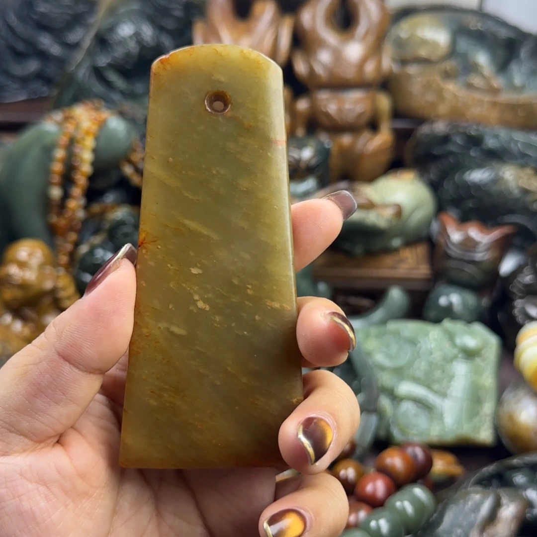 透闪石质玉未镶嵌珠宝奇石