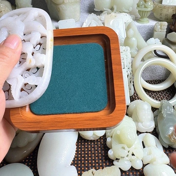 夜***声瓷片新号开播瓷盘一件