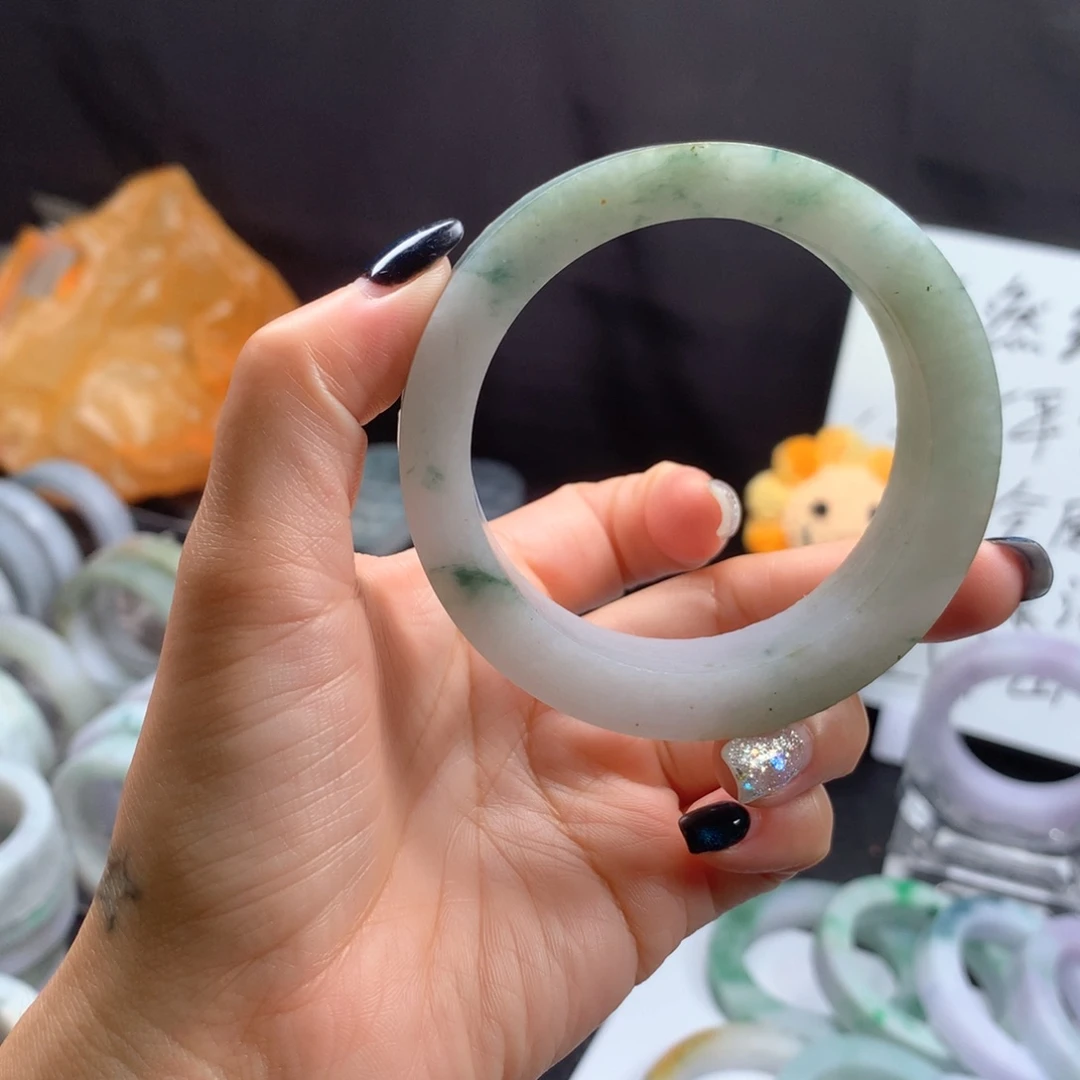 定制翡翠未镶嵌手镯