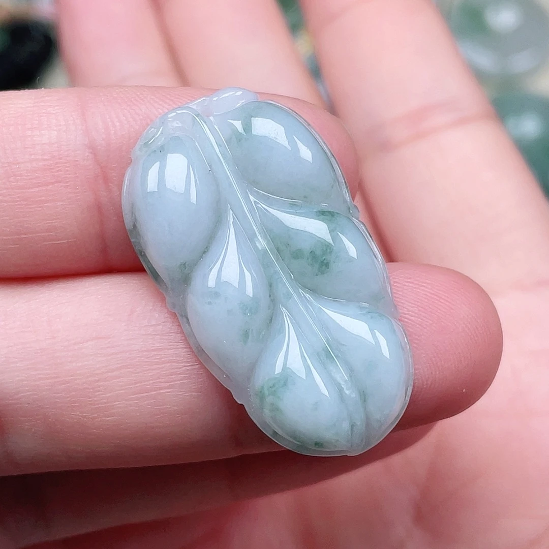 翡翠未镶嵌颈饰叶子