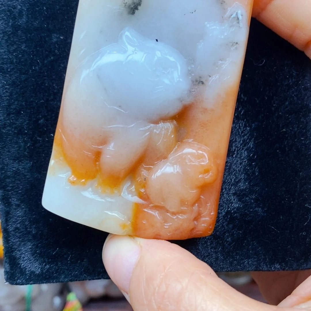 未镶嵌石英质玉（黄龙玉）颈饰