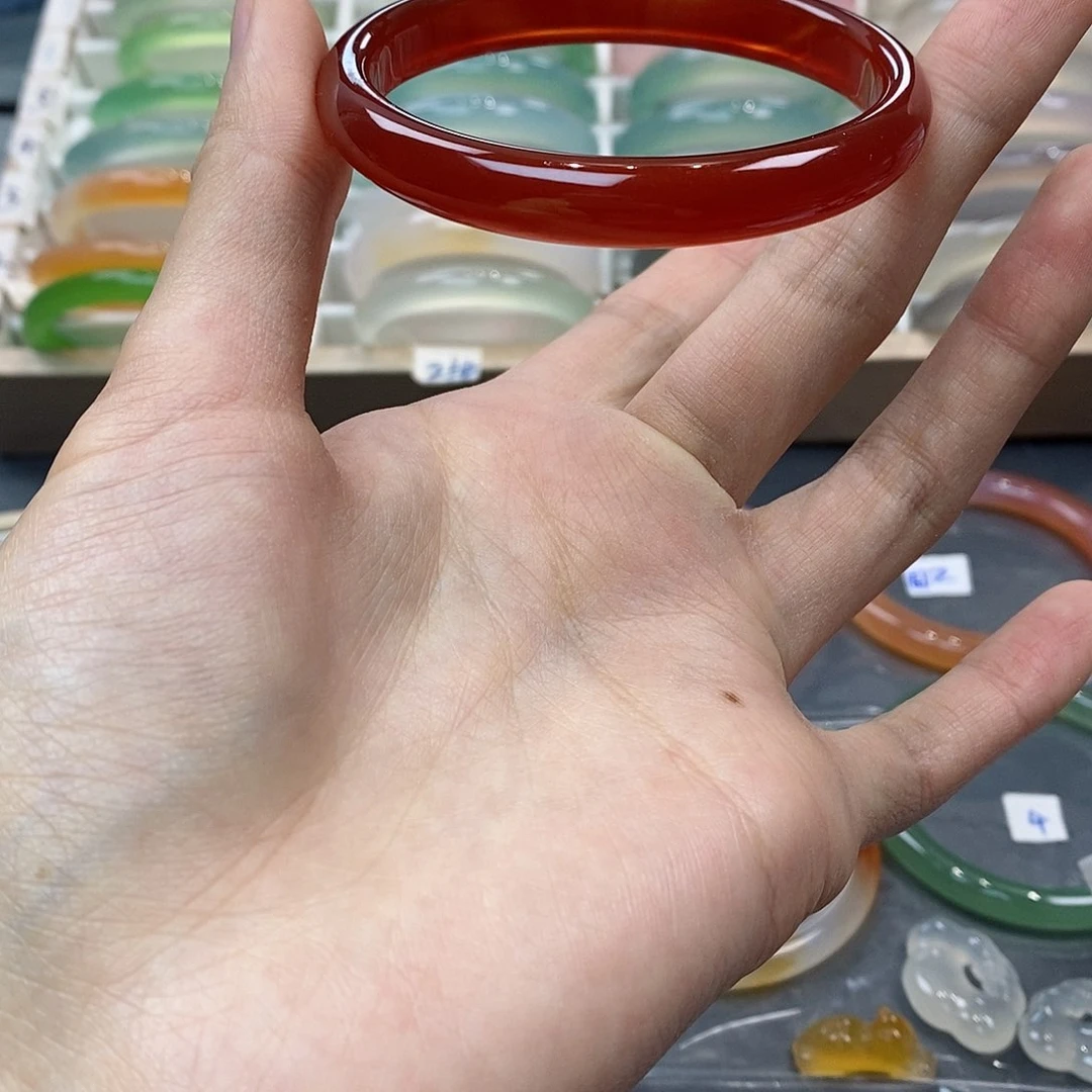 玛瑙/玉髓手镯未镶嵌还*着