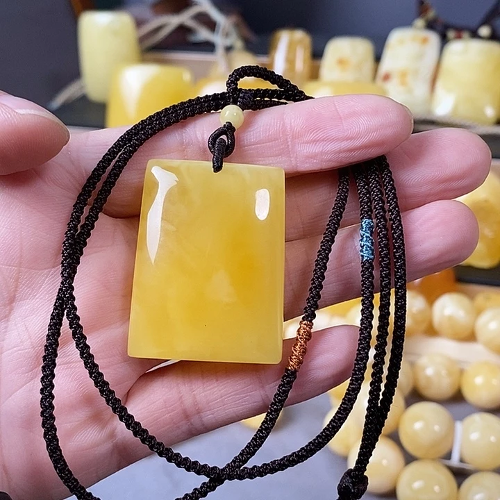 琥珀未镶嵌裸石无事牌