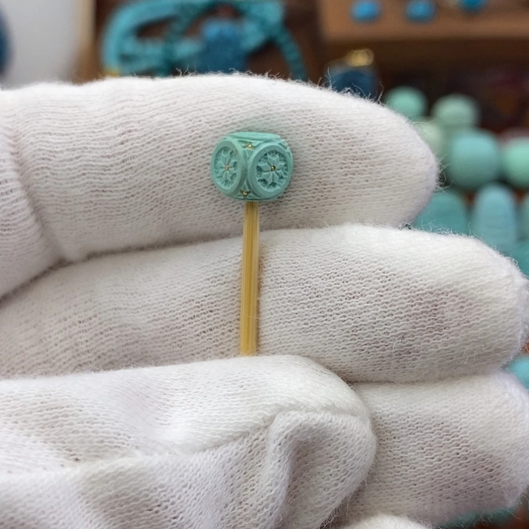 绿松石未镶嵌珠宝奇石