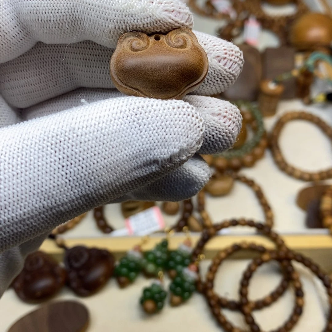 檀香木吊坠迈索尔老山檀29如意锁微瑕