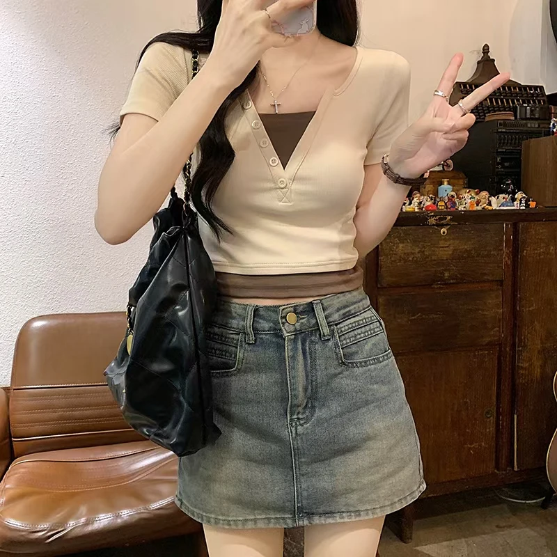 V领正肩假两件短袖t恤女2025夏季新款设计感小众修身短款辣妹上衣