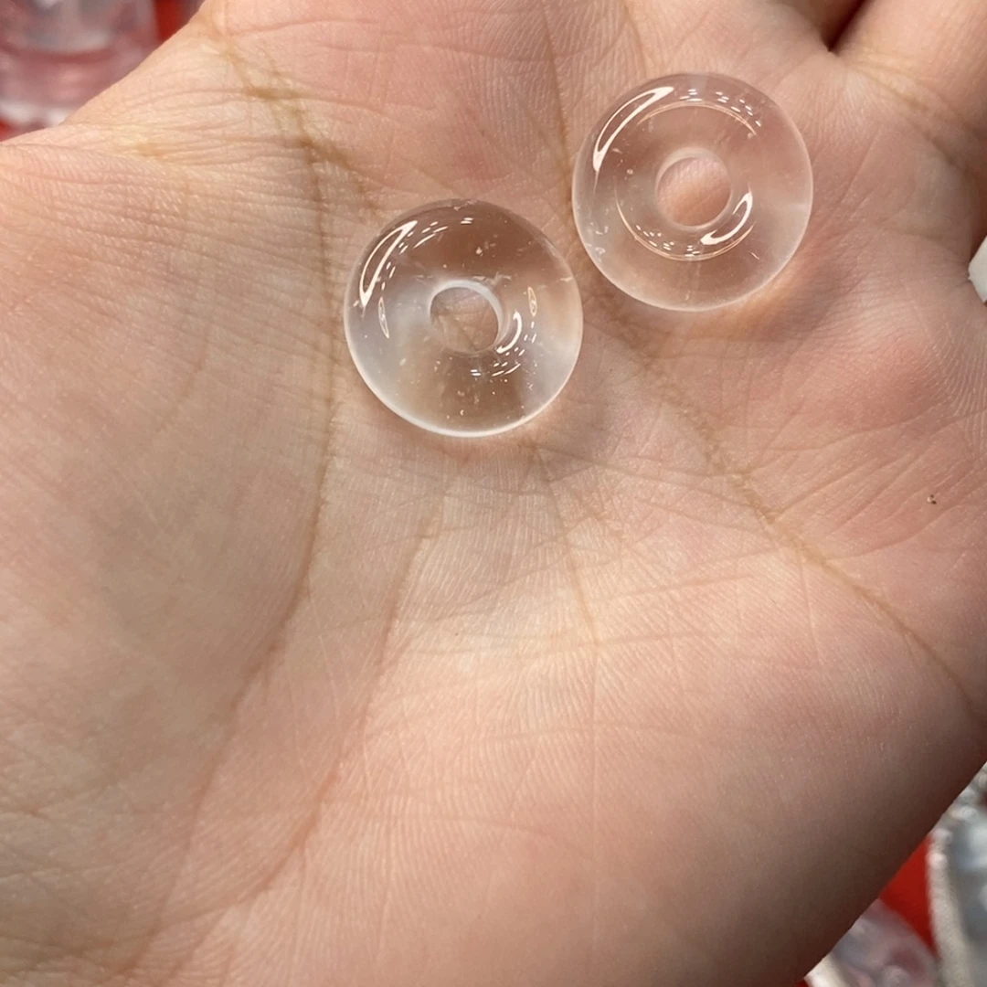 东***林石英质玉未镶嵌吊坠