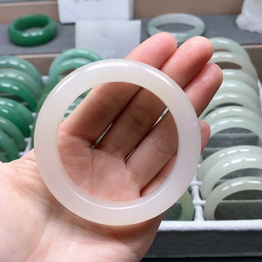 【闪购商品】石英质玉手镯未镶嵌心*