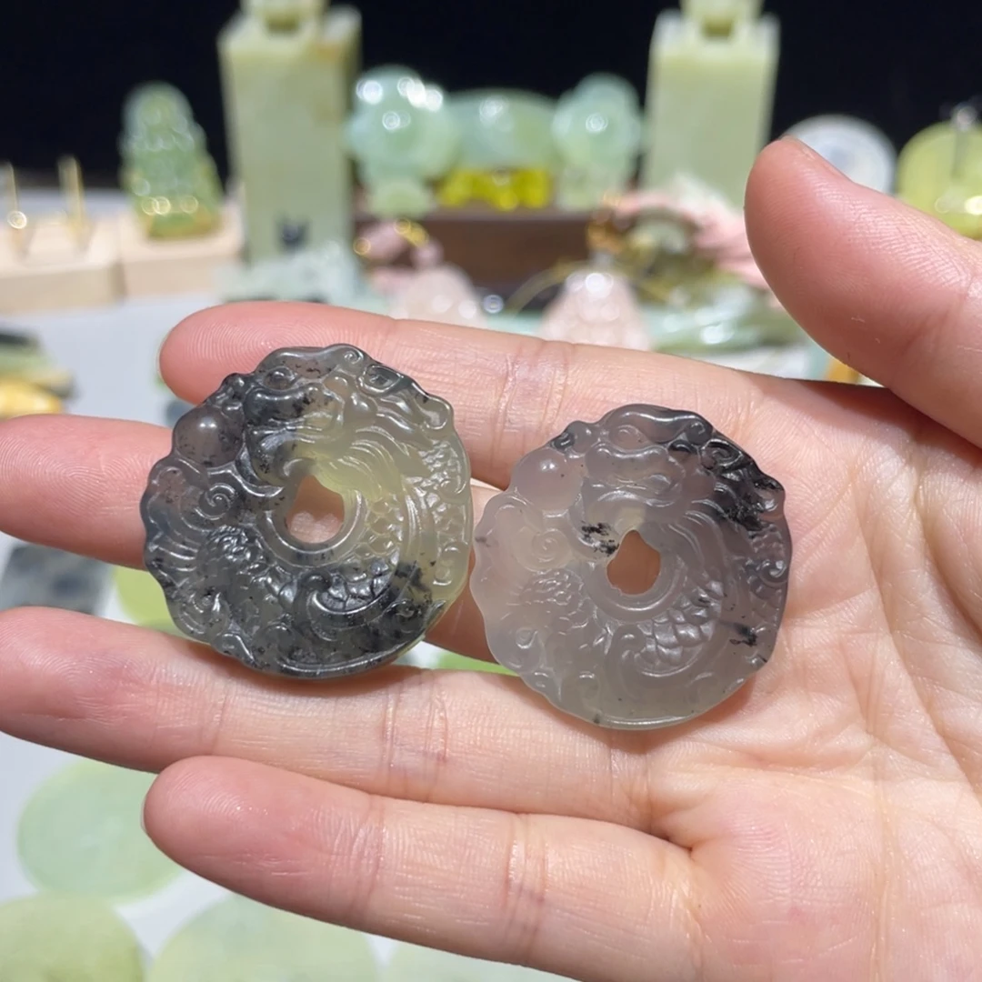 琳***茜岫玉未镶嵌颈饰颈饰