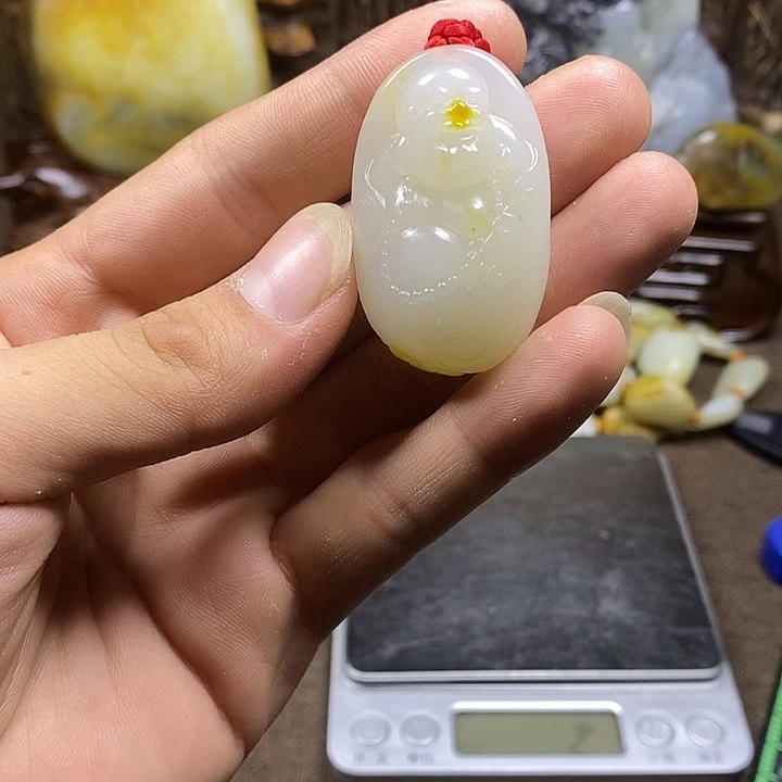 和田玉未镶嵌把件