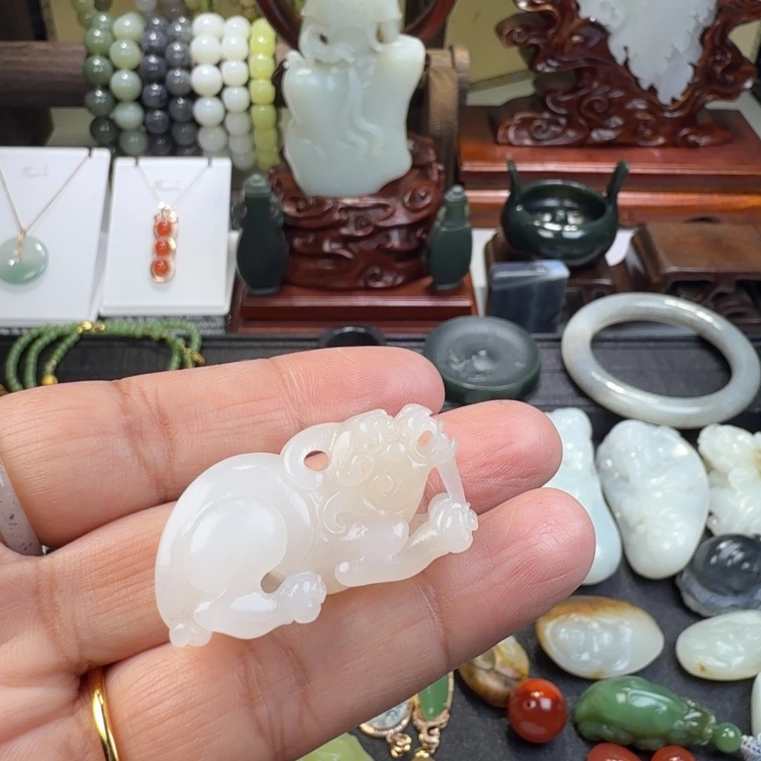 和田玉未镶嵌颈饰