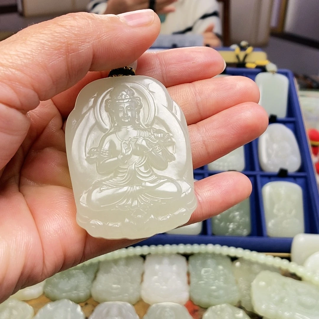 和田玉颈饰未镶嵌我***家