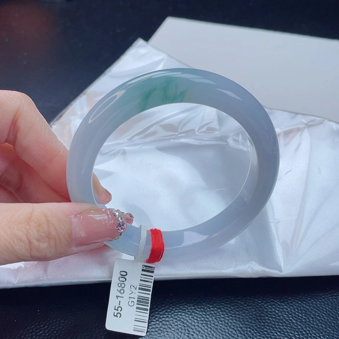 翡翠手镯未镶嵌翡翠