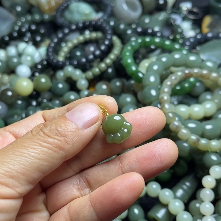 和田玉颈饰未镶嵌