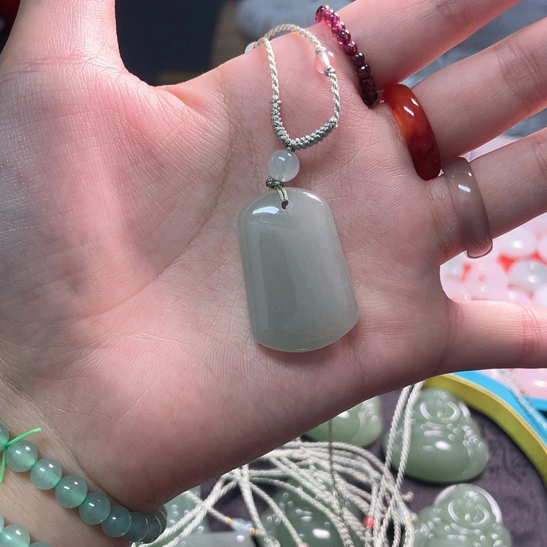 石英质玉未镶嵌颈饰