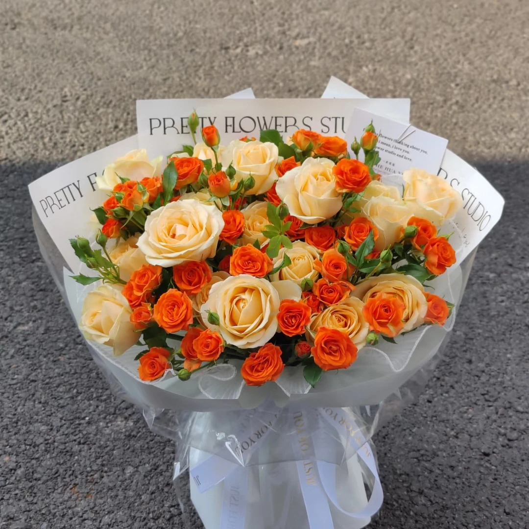 11枝香槟玫瑰搭配橙芭比多头玫瑰