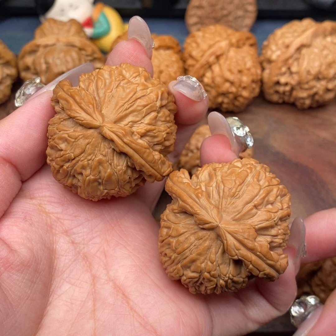 文玩核桃把件全品，红皮球白边肚同尺43