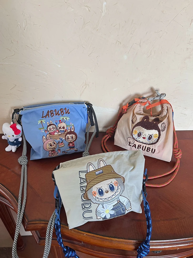 刺绣尼龙包逛街拉链斜挎包休闲包