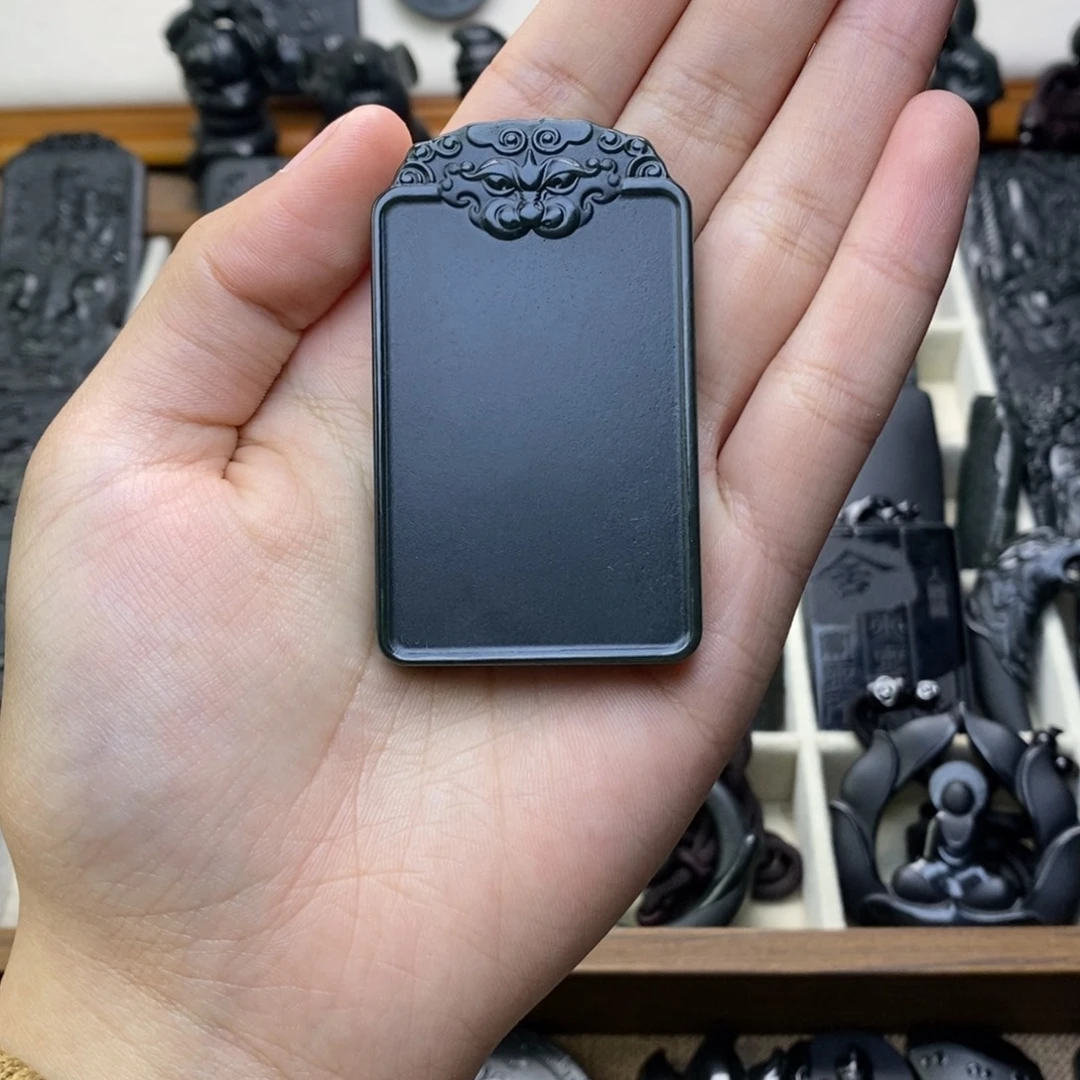 小***雨和田玉未镶嵌颈饰