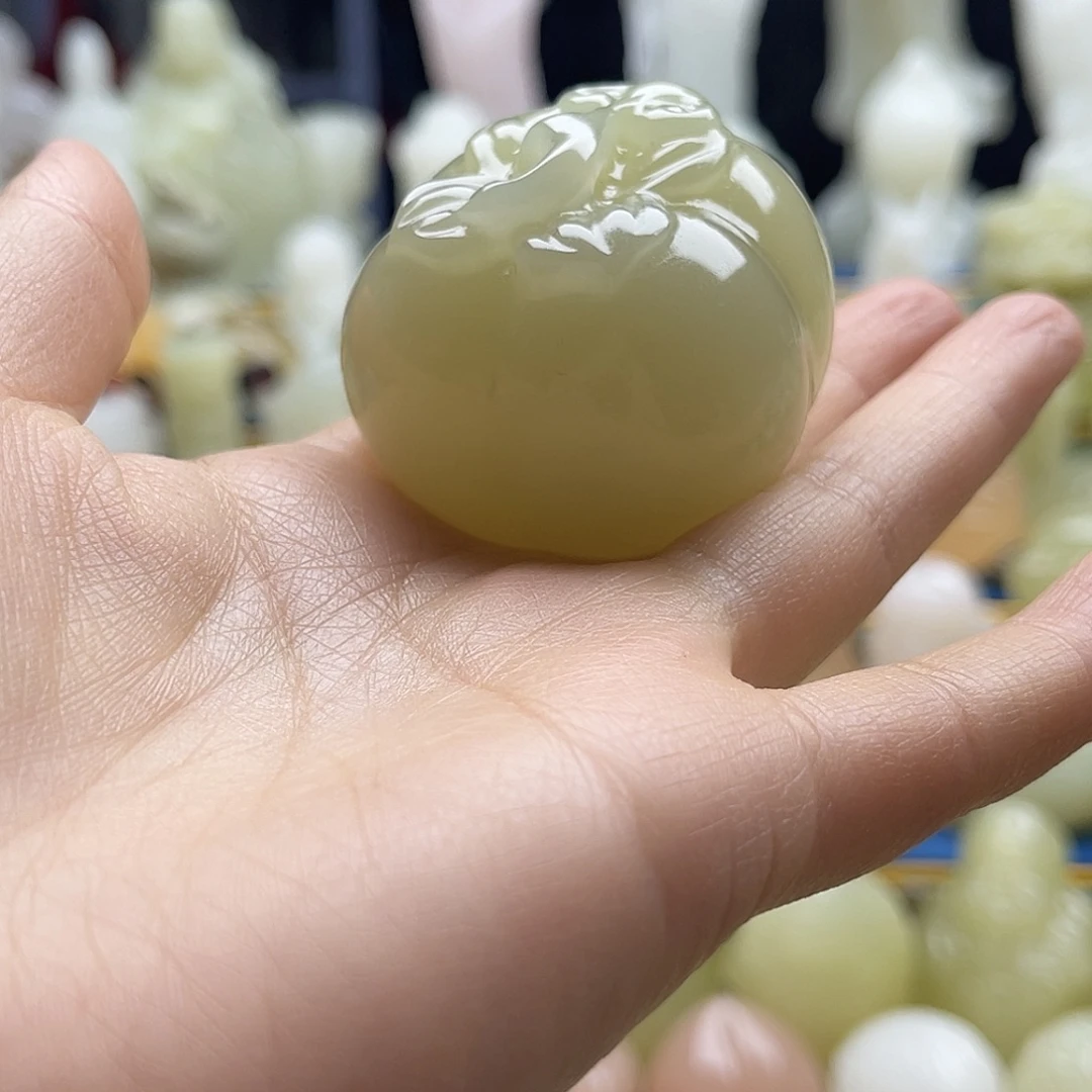 墨***敌玉天然桌面小摆件