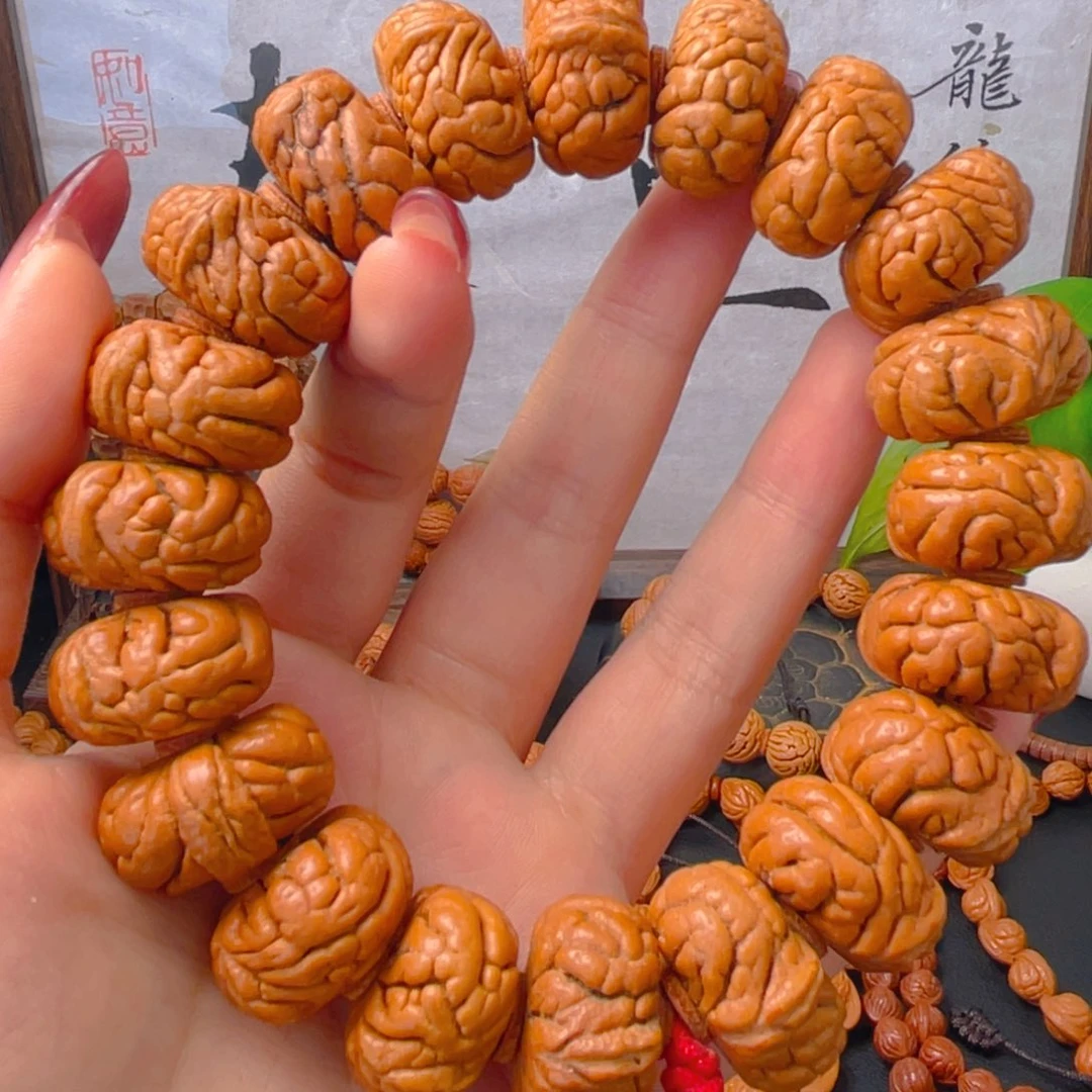 若***回秦岭龙纹桃核手串