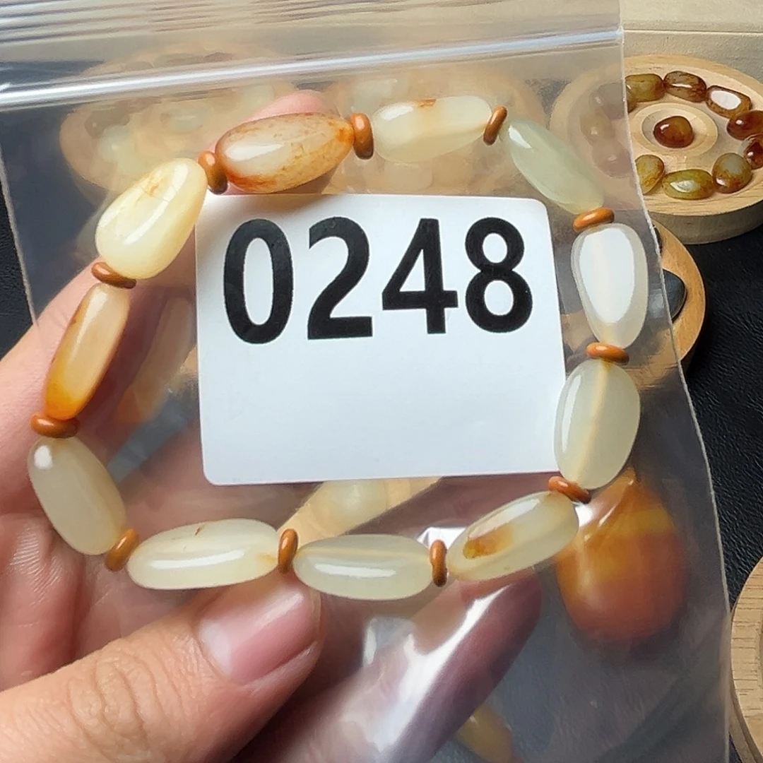 和田玉未镶嵌手串